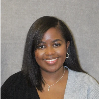 A headshot of Nicole, a staff member of Melanie Parker Orthodontics.